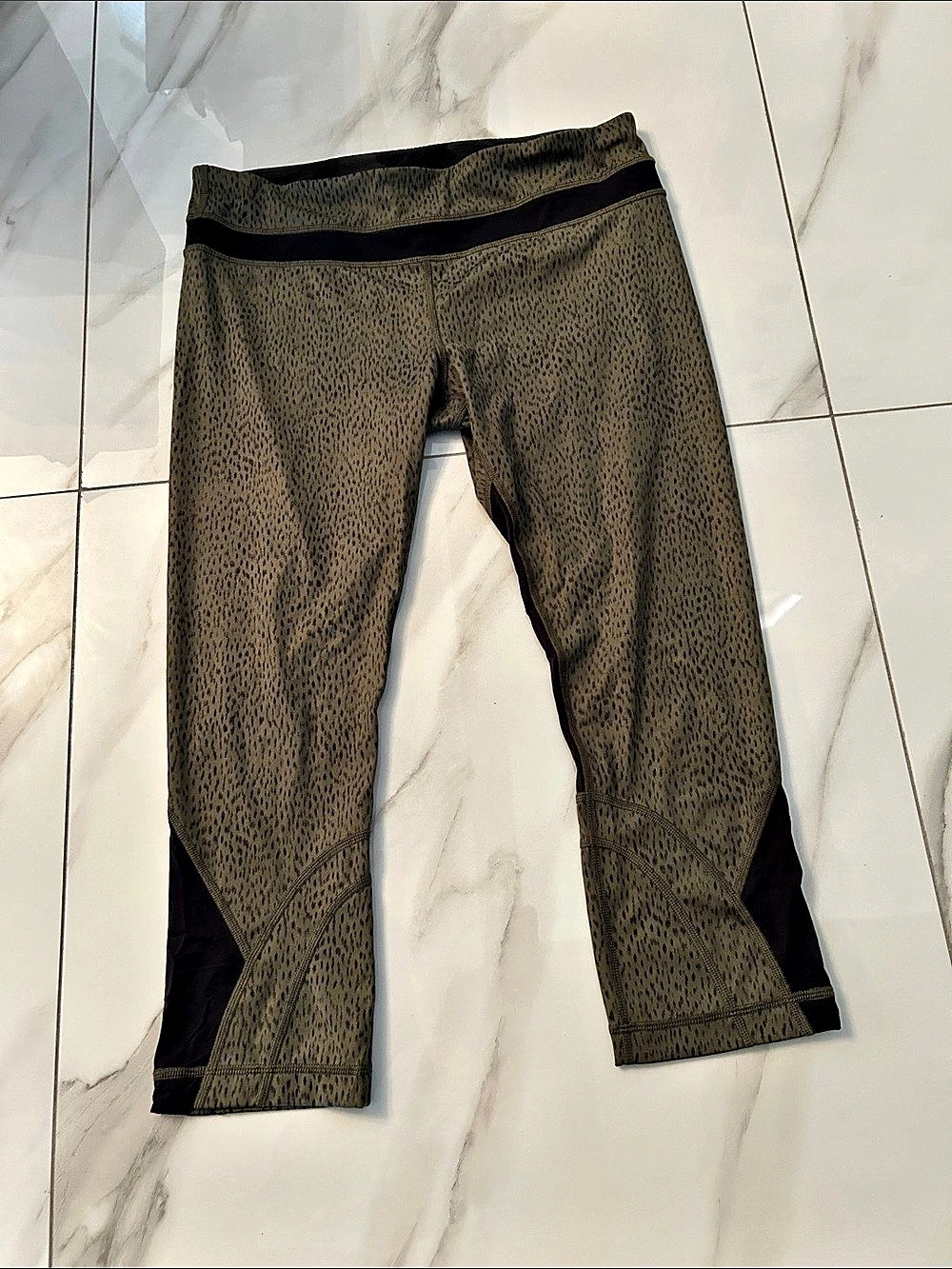 lululemon Swift Speed High-Rise Crop 21" Leggings Green & Black